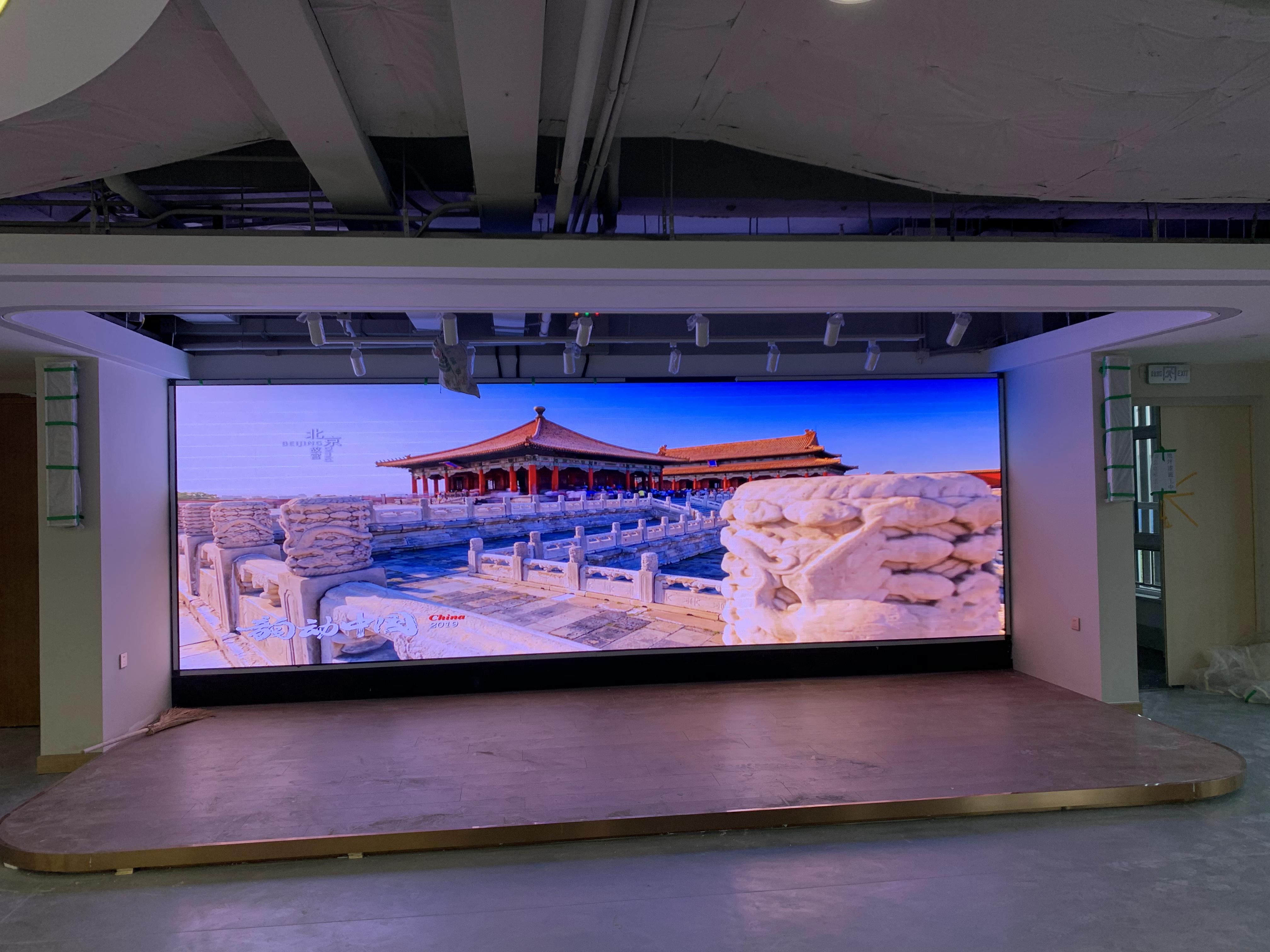 不同類型的LED芯片（如國產(chǎn)、進(jìn)口）對(duì)顯示屏的壽命和穩(wěn)定性有哪些影響？