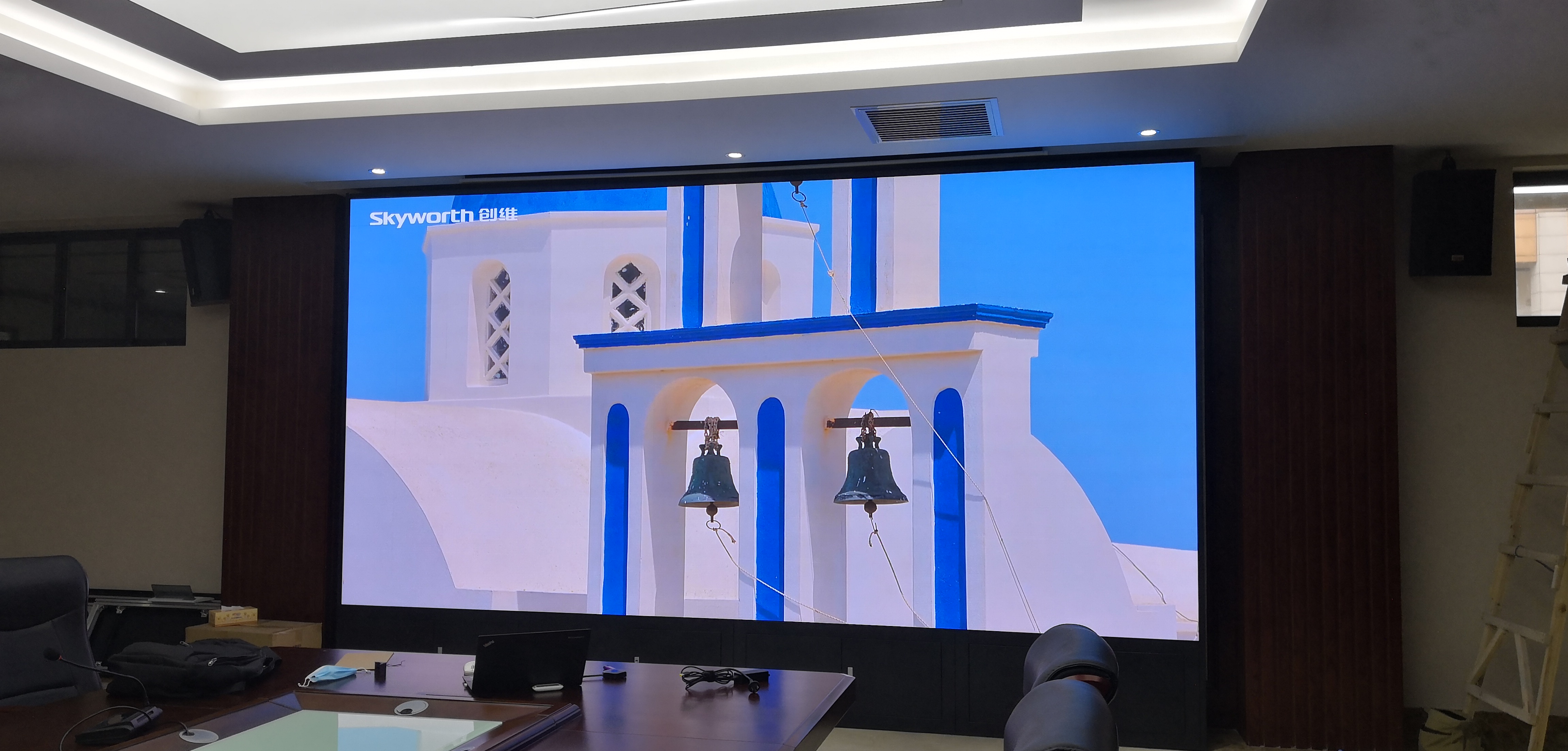 安裝LED大屏的時(shí)候，怎么解決散熱和防水的問題呢？